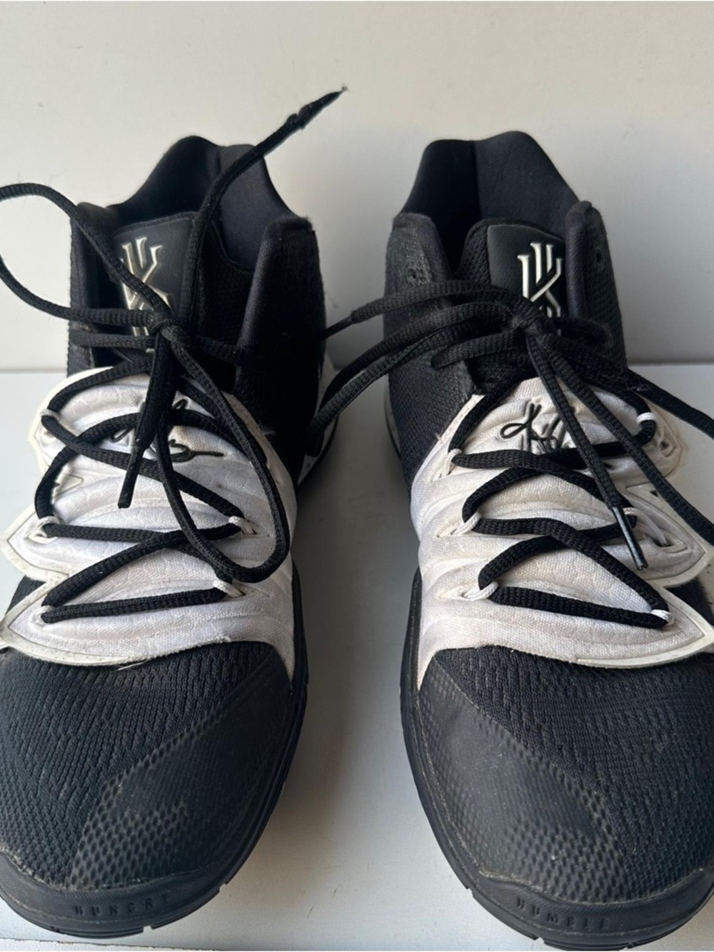 Nike Kyrie Flytrap Basketball Shoes Black White Men’s Sneakers Used Sz:8